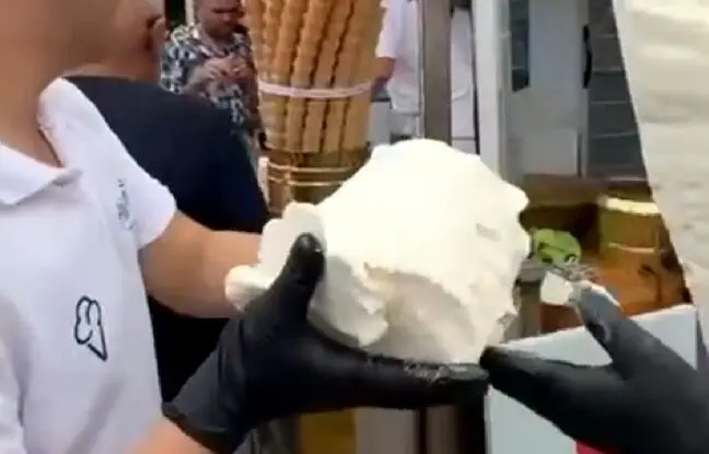 (ویدئو) سرو بستنی به شکل کباب ترکی