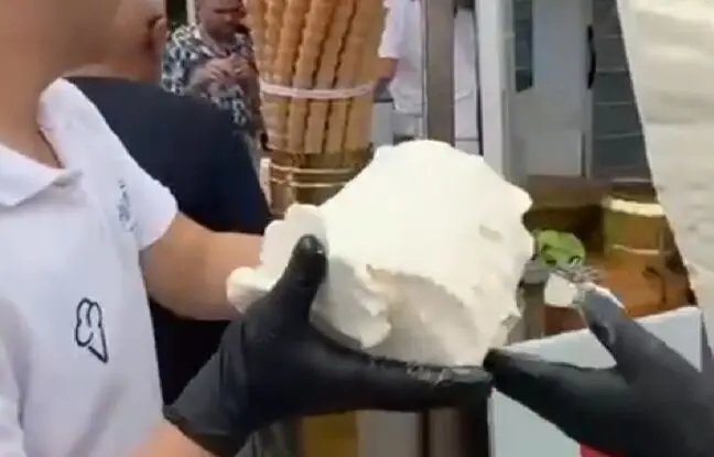 (ویدئو) سرو بستنی به شکل کباب ترکی