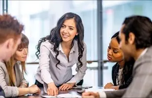 8تکنیک عملی برای کم کردن «معذب‌بودن در جمع»