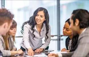 8تکنیک عملی برای کم کردن «معذب‌بودن در جمع»