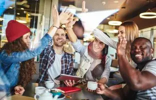 ۵ اپلیکیشن کاربردی برای آشنایی با افراد جدید هنگام سفر به خارج از کشور