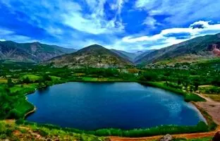 چرا آب دریاچه‌ها در زمین فرو نمی‌رود؟