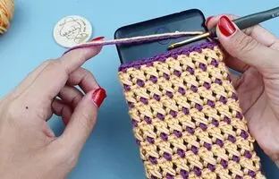 (ویدئو) واسه عید این کیف قشنگ و متفاوت رو برای موبایلت بباف، خیلی ساده