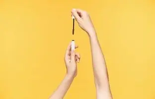 ترفندهای تمیز کردن برس ریمل و آموزش استفاده در سایر مصارف آرایش