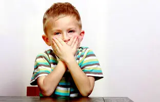 این عوامل باعث لکنت زبان در بچه‌ها می‌شوند