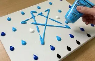 (ویدئو) آموزش نقاشی: روشی ساده و جالب برای کشیدن آسمان پر ستاره