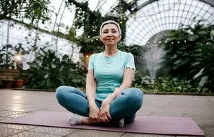 5 حرکت یوگا که پس از 50 سالگی باید انجام دهید