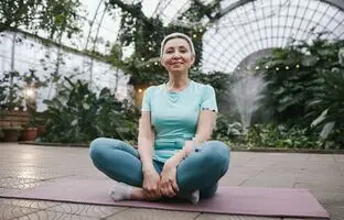 5 حرکت یوگا که پس از 50 سالگی باید انجام دهید