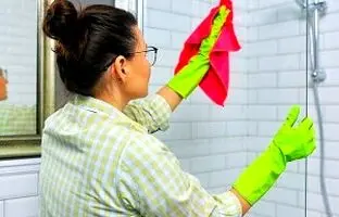 آموزش شستشو و تمیزکردن شیشه کابین حمام