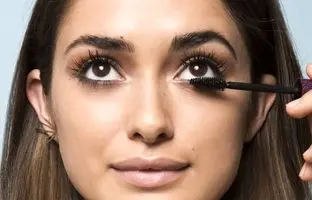 10 اشتباه رایج آرایش چشم که تا کنون نمی دانستید!