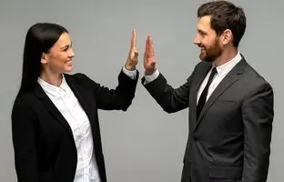 10 زبان بدن رایج و معانی آنها که باید بدانید