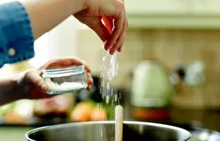 بهترین زمان اضافه کردن نمک ید دار به غذا