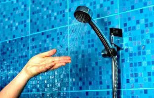 معرفی بهترین برندهای شامپو بدن‌ برای پوست چرب