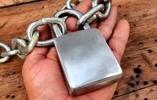 (ویدئو) اگه جوشکاری بلدی این قفل ابتکاری بدون کلید رو برای خودت بساز