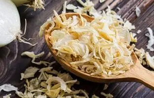 (ویدئو) چگونه با وسایل ساده و ارزان یک رنده پیاز زیبا در خانه بسازیم؟