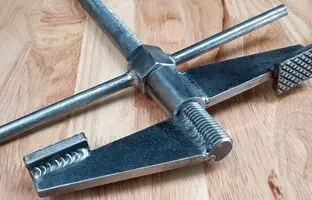 (ویدئو) یک ایده ساده برای ساخت گیره کارگاهی با کمک پیچ و مهره