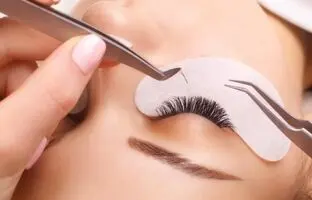 کاشت و اکستنشن مژه چه فرقی با هم دارند؟