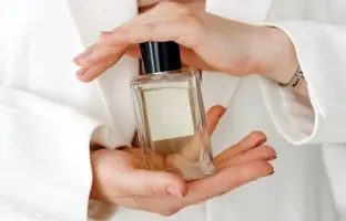 6 عطر دل انگیز کهربایی برای خانم ها و آقایان باسلیقه