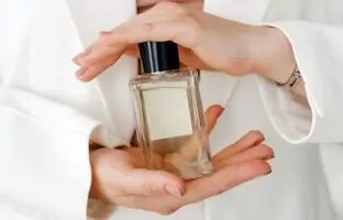 6 عطر دل انگیز کهربایی برای خانم ها و آقایان باسلیقه