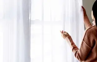 5 ترفند ساده و حیرت‌انگیز برای شستن پرده در خانه تکانی