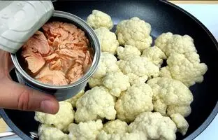 (ویدئو) طرز تهیه یک غذای ساده و سریع با تن ماهی و گل کلم