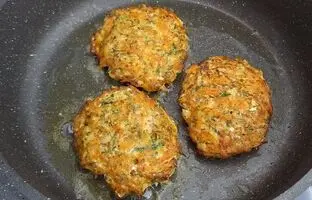 (ویدئو) طرز تهیه کوکو کلم سبز، ساده و خوشمزه