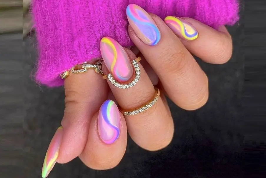 زیباترین مدل های طراحی ناخن پاستیلی ترند 1403 برای خانم های باسلیقه