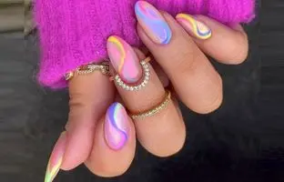 زیباترین مدل های طراحی ناخن پاستیلی ترند 1403 برای خانم های باسلیقه