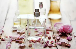 دوست داری توی بهار چه بویی بدی؟ این عطرها رو امتحان کن!