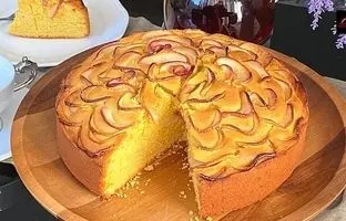 (ویدئو) طرز تهیه کیک سیب ساده، نرم و خوشمزه