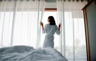 ترفندهای شستشوی پرده توری و سفید برای خانه تکانی عید