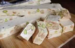 (ویدئو) طرز تهیه گز اصل اصفهان برای پذیرایی عید