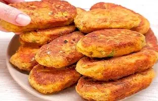 (ویدئو) طرز تهیه یک کوکوی متفاوت با یک عدد کدو سبز، یک هویج و یک سیب زمینی