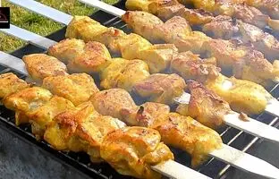 (ویدئو) جوجه کباب نرم و آبدار رستورانی رو اینطوری باید درست کنی