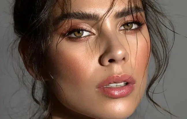 چه رنگ لباسی به چشم سبزها میاد؟