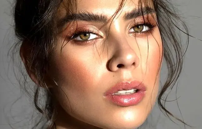 چه رنگ لباسی به چشم سبزها میاد؟