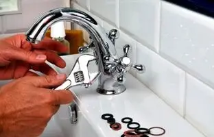 (ویدئو) یک روش خلاقانه و ساده برای تعمیر مغزی شیر آب