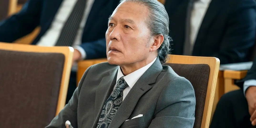 (تصاویر) تیپ و ژست پدر دونگ یی بیرون سریال