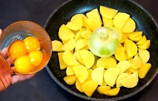 (ویدئو) این شام ساده آمریکایی را با سیب زمینی و تخم مرغ در 5 دقیقه حاضر کنید