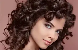۹ روش خانگی و ساده برای فر کردن مو