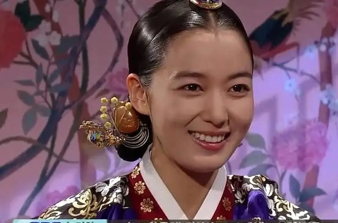 تصاویر متفاوت «بانو جانگ» در سریال دونگ‌یی به عنوان «مدل لباس»