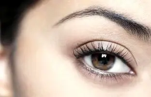 آیا استفاده از اکستنشن مژه برای وضو و غسل اشکال دارد؟