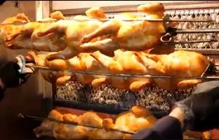(ویدئو) فرآیند پخت پلو سئولی با مرغ کبابی به سبک آشپز مشهور خیابانی در کره جنوبی