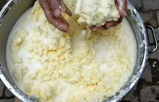 (ویدئو) نحوه درست کردن کره با 10 کیلو ماست و خامه به سبک ترکیه ای ها