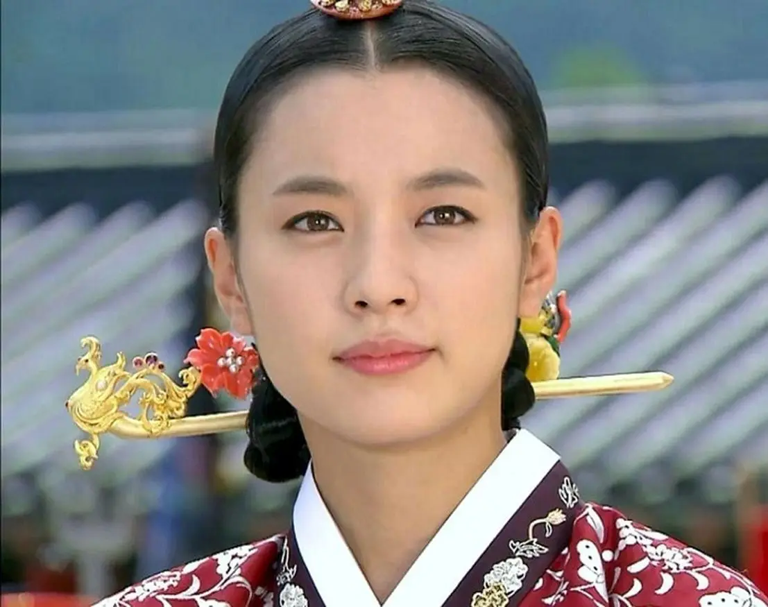 (تصاویر) استایل متفاوت «دونگ‌یی» در پوسترهای تازۀ سریال «بدون خون»