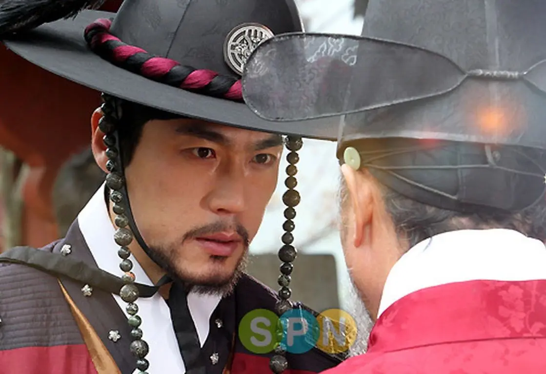 تصاویر شخص بازیگر نقش «اوه یون» در سریال دونگ‌یی