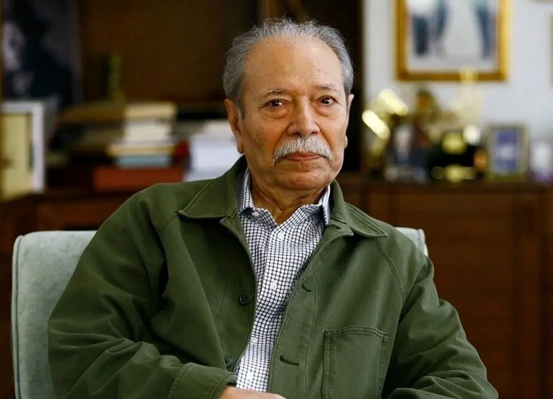 تصویری منتشر نشده از علی نصیریان، عزت‌الله انتظامی و هما روستا قبل از انقلاب روی صحنه تئاتر!