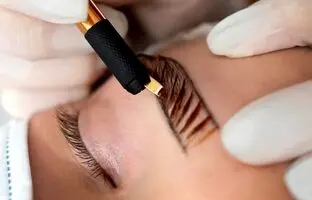 میکروبلیدینگ و هاشور ابرو چه فرقی با هم دارند؟ کدام برای شما مناسب‌تر است؟