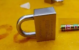 (ویدئو) نحوه باز کردن قفل بدون کلید به روش عجیب یک کلیدساز هندی