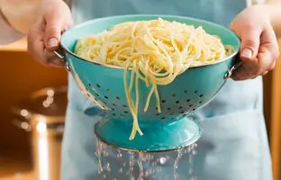 ۷ اشتباه رایج هنگام پخت ماکارونی از زبان آشپزهای ایتالیایی